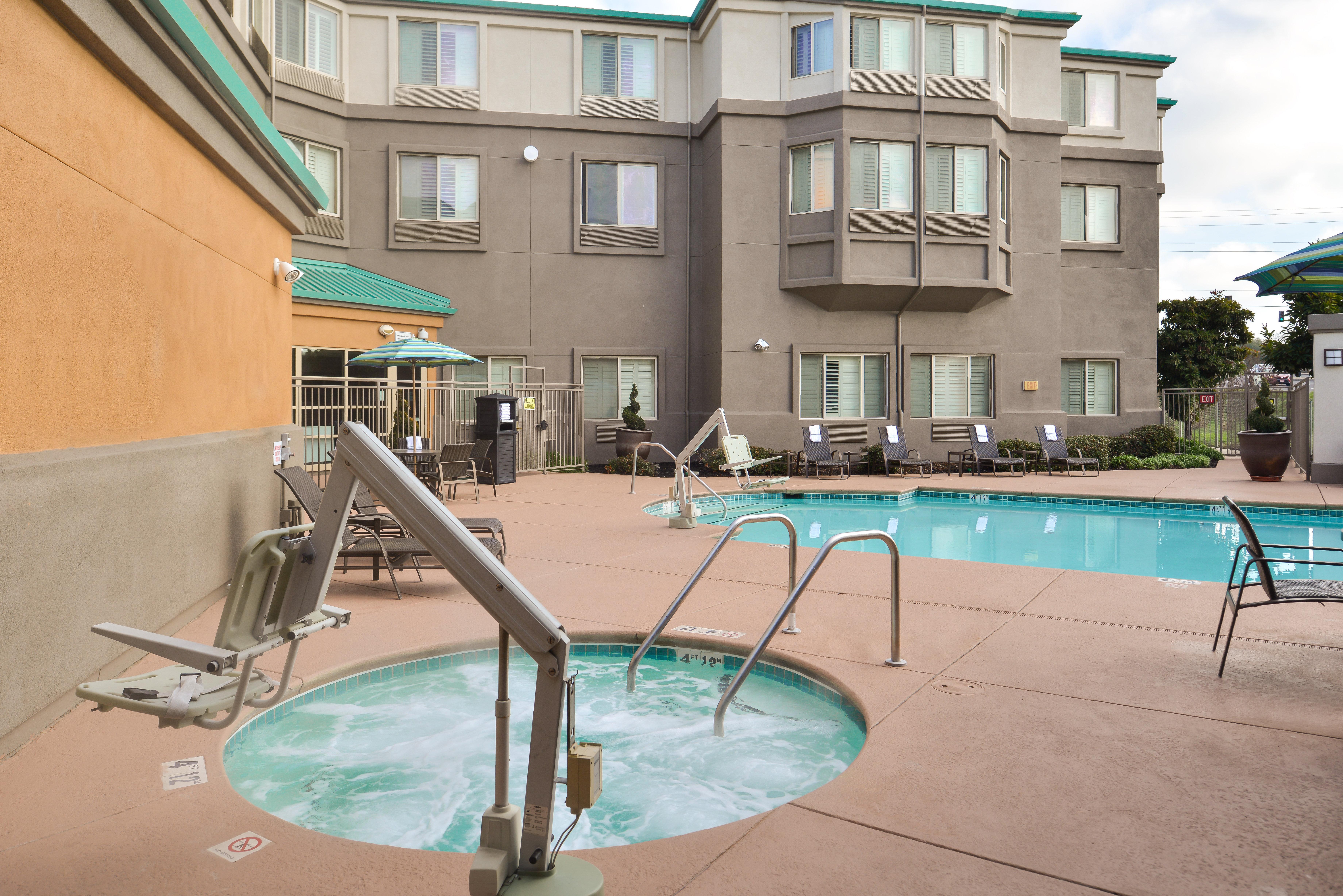 Holiday Inn Express & Suites Elk Grove Central - Hwy 99 By Ihg Exterior foto